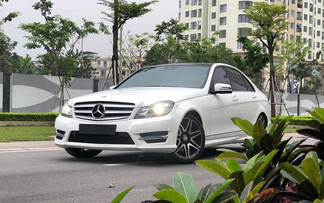 Có 850 triệu, an tâm chọn Mazda3 2020 hay 'liều' mua Mercedes-Benz C300 AMG Plus 7 năm tuổi