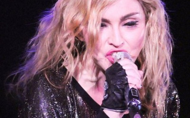 Madonna "nổi điên" vì thuốc lá