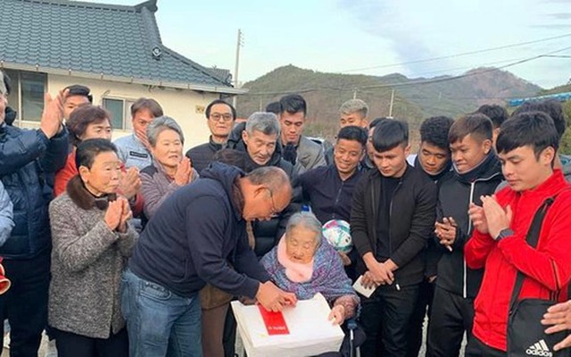 Mẹ của HLV Park Hang-seo qua đời ở tuổi 102