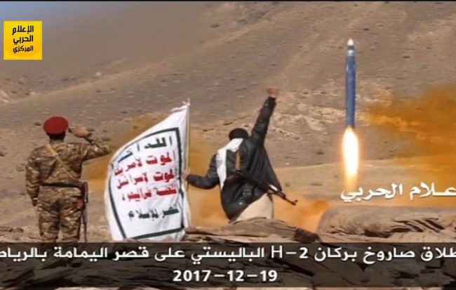 Nã thẳng tên lửa vào cung điện Hoàng gia Saudi Arabia: Houthi chính thức tuyên chiến?