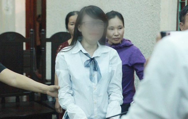 Mẹ bị tuyên 20 năm tù, chị gái nữ sinh giao gà khóc nức nở nói