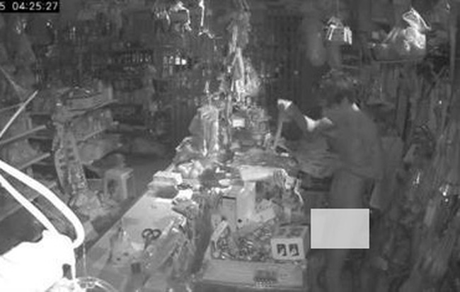 Lời khai của thanh niên không mặc quần áo đột nhập nhà dân trộm cắp