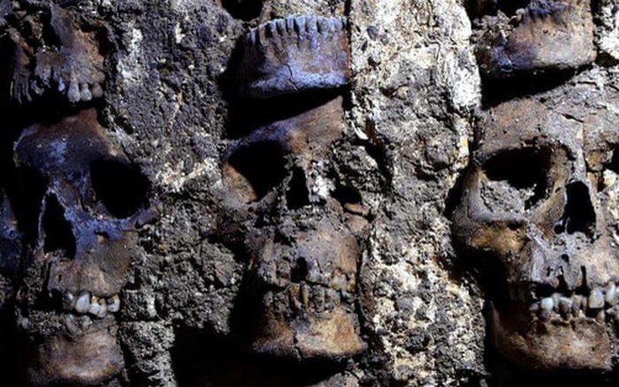 119 đầu lâu xếp thành tháp người lộ ra giữa thành phố