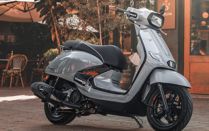 Mẫu xe máy Thái Lan đẹp như Vespa, giá ngang Honda Vision, bình xăng 5,7 lít Mẫu Xe Máy Thái Lan Đẹp Như Vespa, Giá Ngang Honda Vision, Bình Xăng 5,7 Lít