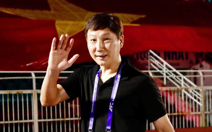 HLV Kim Sang-sik nói thẳng thói quen xấu của cầu thủ Việt Nam