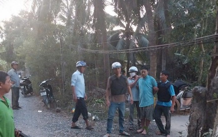 Vây bắt đối tượng cố thủ Sau khi đánh đập người thân ở Tiền Giang