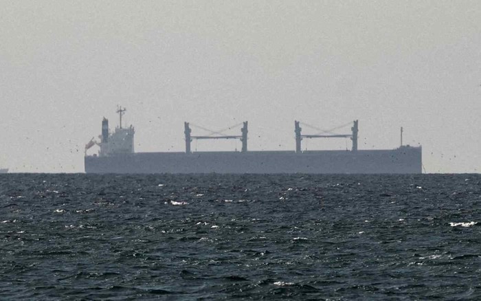 Nước đồng minh của Mỹ thành công đưa tàu chở nhiên liệu thứ hai vượt eo biển Hormuz, vẫn còn 43 tàu mắc kẹt