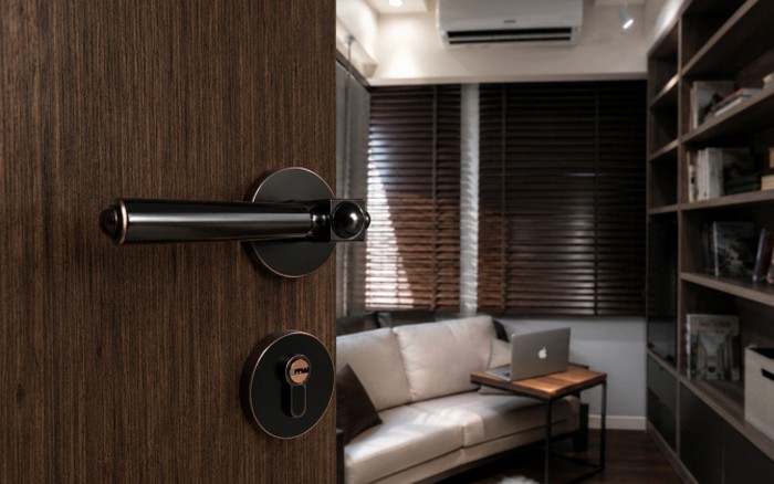 Lần đầu tiên tôi hiểu hành động chốt cửa phòng ngủ của con dâu suốt 5 năm