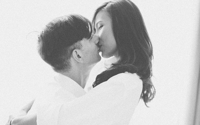 Bộ ảnh sexy cặp đôi đen trắng đang làm mưa làm gió trên mạng. Hình ảnh mềm mại nhưng cũng không kém phần gợi cảm của họ sẽ khiến bạn cảm thấy thích thú và muốn chiêm ngưỡng nhiều hơn.