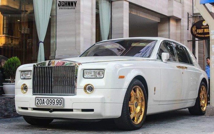 Ngắm RollsRoyce Mạ Vàng Tại Việt Nam Phantom Ghost  Thế Giới Rolls Royce