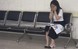 Sự thật nhói lòng về bức ảnh cô gái khóc nức nở, tay run lẩy bẩy ở hành lang bệnh viện