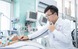 Chân dung vị bác sĩ Chợ Rẫy trong khoảnh khắc "hơn cả điện ảnh": Lao xuống xe cấp cứu, chạy như bay về phòng mổ để cứu một người mẹ